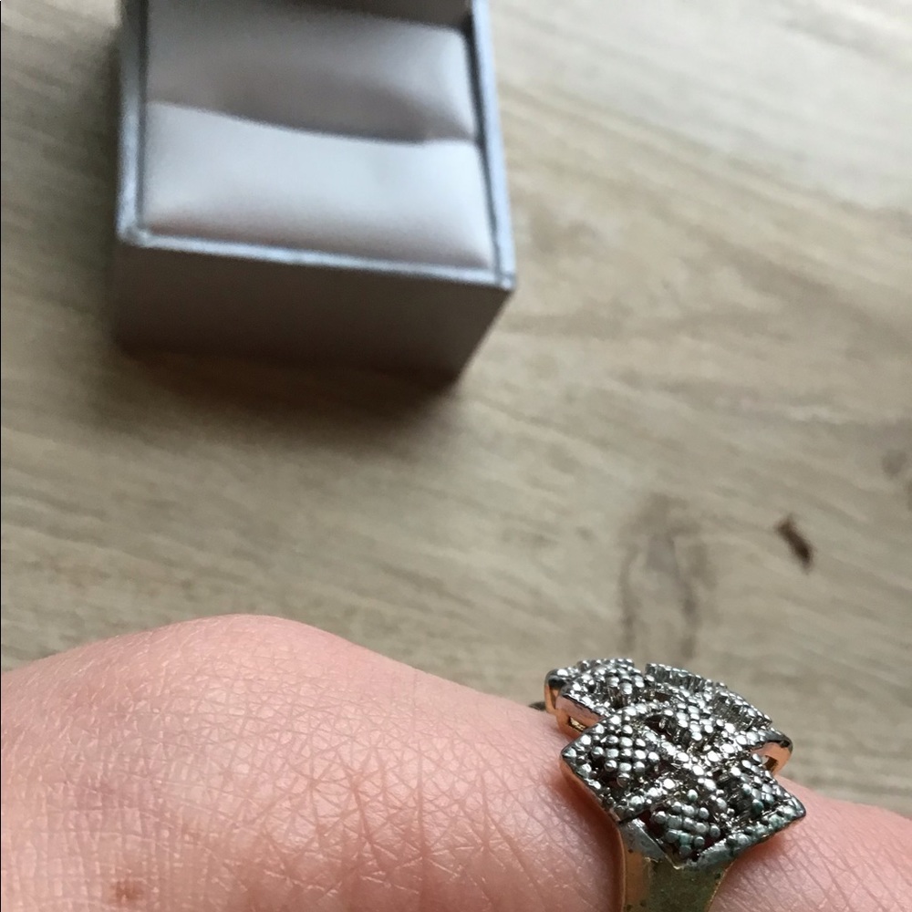 Gorgeous Ring - Picture 7 of 8